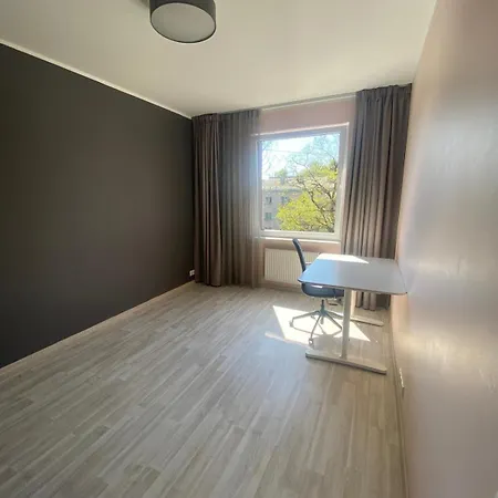 Renovated Place 5' From The Airport Apartment