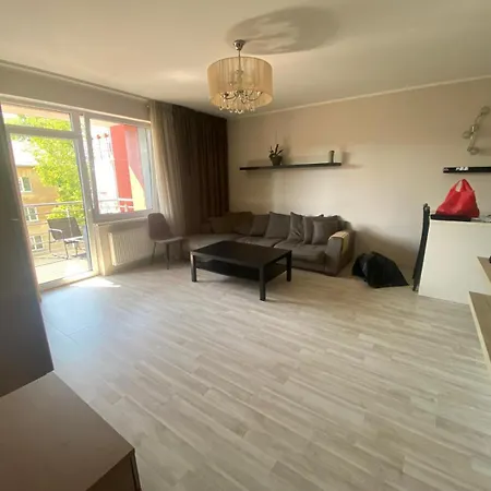 Renovated Place 5' From The Airport